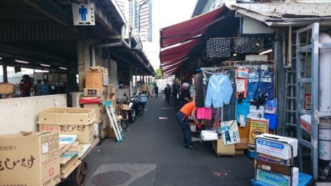 築地魚河岸横丁の通路