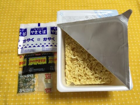 ペヤングのかやく・ソース・ふりかけ・スパイス