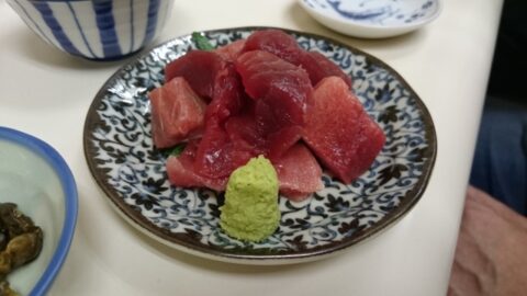 天房のまぐろブツ