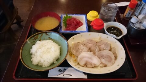 ゆで豚とまぐろブツ定食