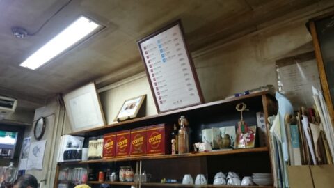 築地場内市場の愛養店内