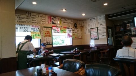 カフェ食堂みどりの店内
