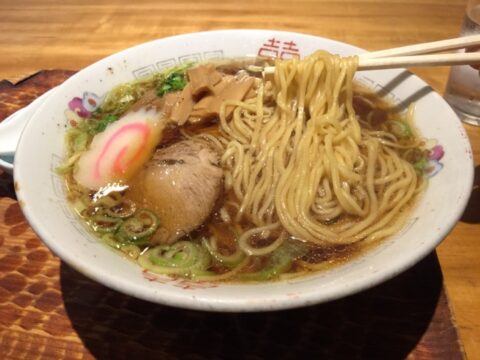 チャーシューとナルト入りの中華そば