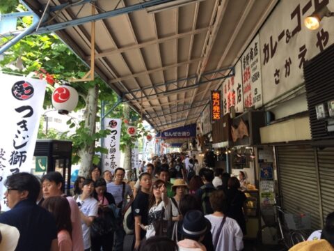 休みだったさかえやの店頭