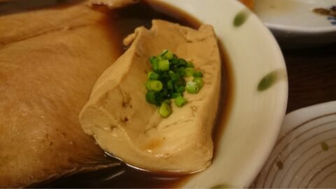煮魚の旨みを吸った豆腐