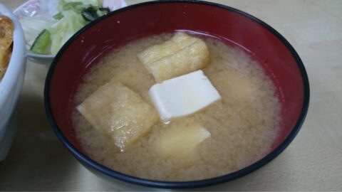 豆腐と油揚げの味噌汁
