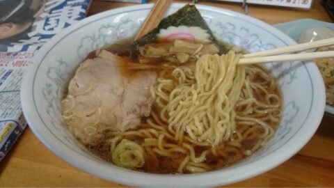 具だくさんの醤油ラーメン