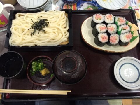 うどんと鉄火巻きセット