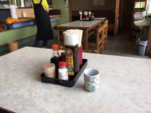よこやまの店内