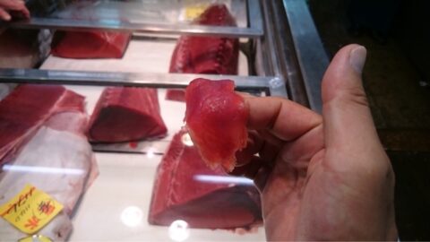 切り分け前のマグロ