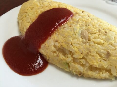 卵を絡めたハムライス