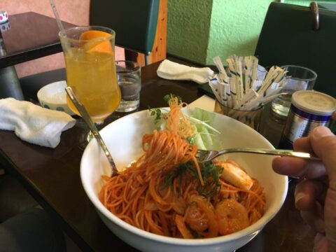 オレンジスカッシュとナポリタンのセット