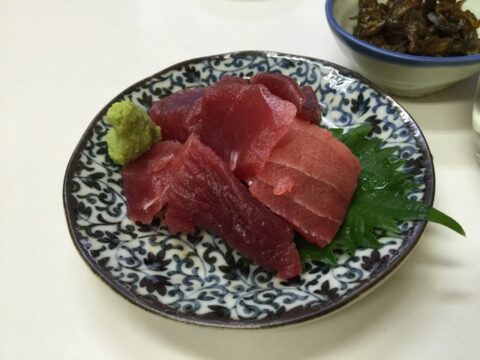 天房のまぐろブツ
