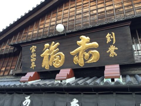 4d67c880.jpg