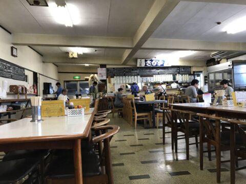 さか本の外観。埼玉県中央市場内の大食堂