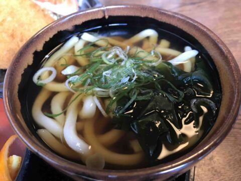味噌汁代わりに付いてくるうどんの小丼