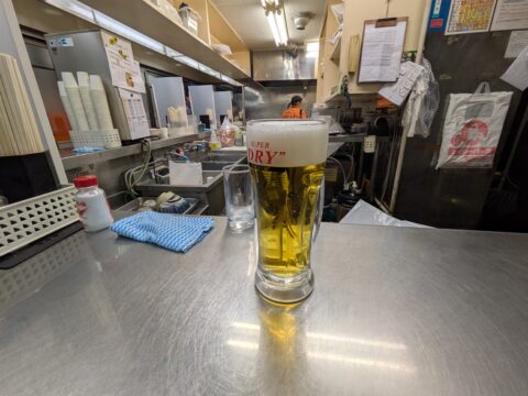 名駅から消えた天つま＠ＪＲ名古屋駅７・８番線ホーム住よし202601 二口目のビールで少し落ち着いた頃、燗酒と「天つまらしきモノ」が提供されました。 メニ