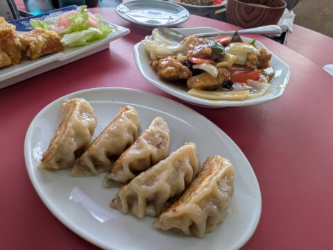 仙楽の餃子と酢豚
