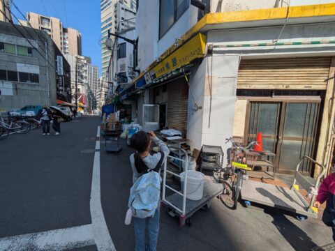 柳橋中央市場の通路・朝の買い物風景