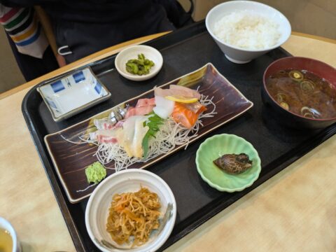 いちますの刺身定食(バイ貝・切り干し大根の小鉢付き)