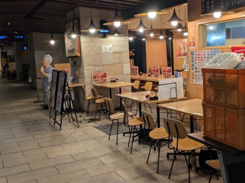 まるは食堂柳チカマチラウンジの準備風景