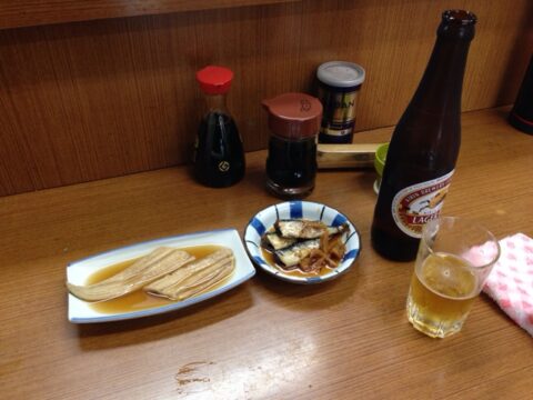 食堂魚源の朝酒の料理