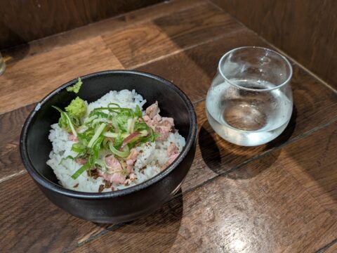 煮干し中華そば 和 nico のチャーシュー丼と日本酒