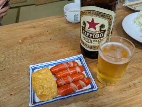日の出寿し食堂の赤ウインナーと卵焼き