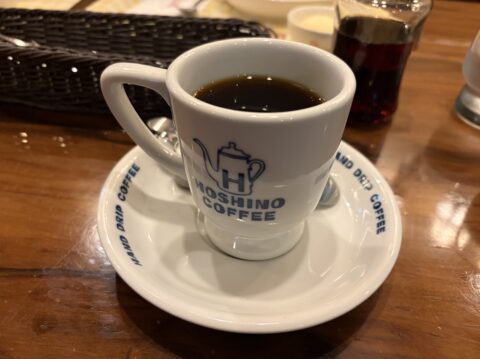 星乃珈琲店のハンドドリップコーヒー|HOSHINO COFFEEのカップ&ソーサーで供される一杯
