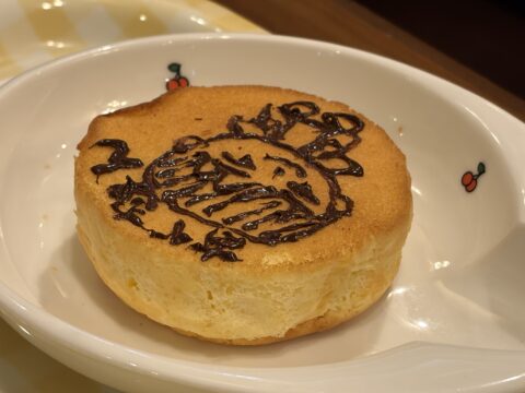 星乃珈琲店のお絵かきパンケーキ|子供がチョコペンで描いた自由すぎるアート