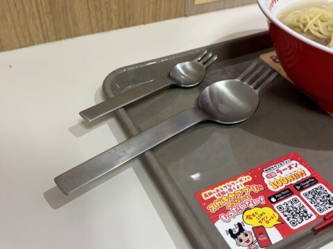寿がきやの先割れスプーン｜大人用と子供用の2サイズ、MoMA収蔵とは形状が異なる名物カトラリー