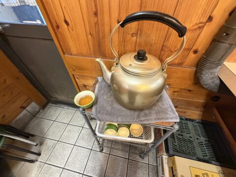 扇屋の魔法のやかん。セルフのお茶