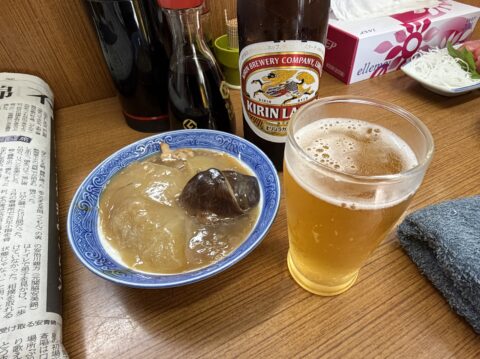 魚源食堂の冬瓜の煮物と小さなビール