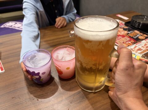 横綱ジョッキと子供たちのジュースで乾杯