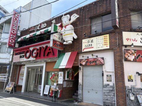 あんかけスパの名店スパゲッ亭チャオ本店の外観。スロット店オーギヤの2階