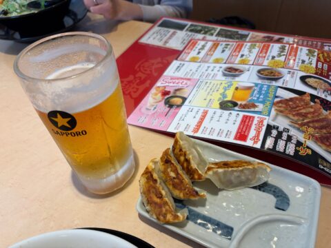 生ビールと焼き餃子4個