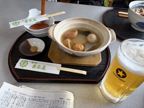土鍋のおでんと瓶ビール（サッポロ黒ラベル）