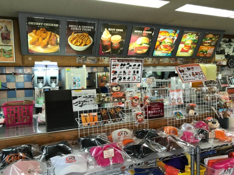 A&W屋宜原店の看板「Welcome to A&W in Yagibaru Store Since 1963」