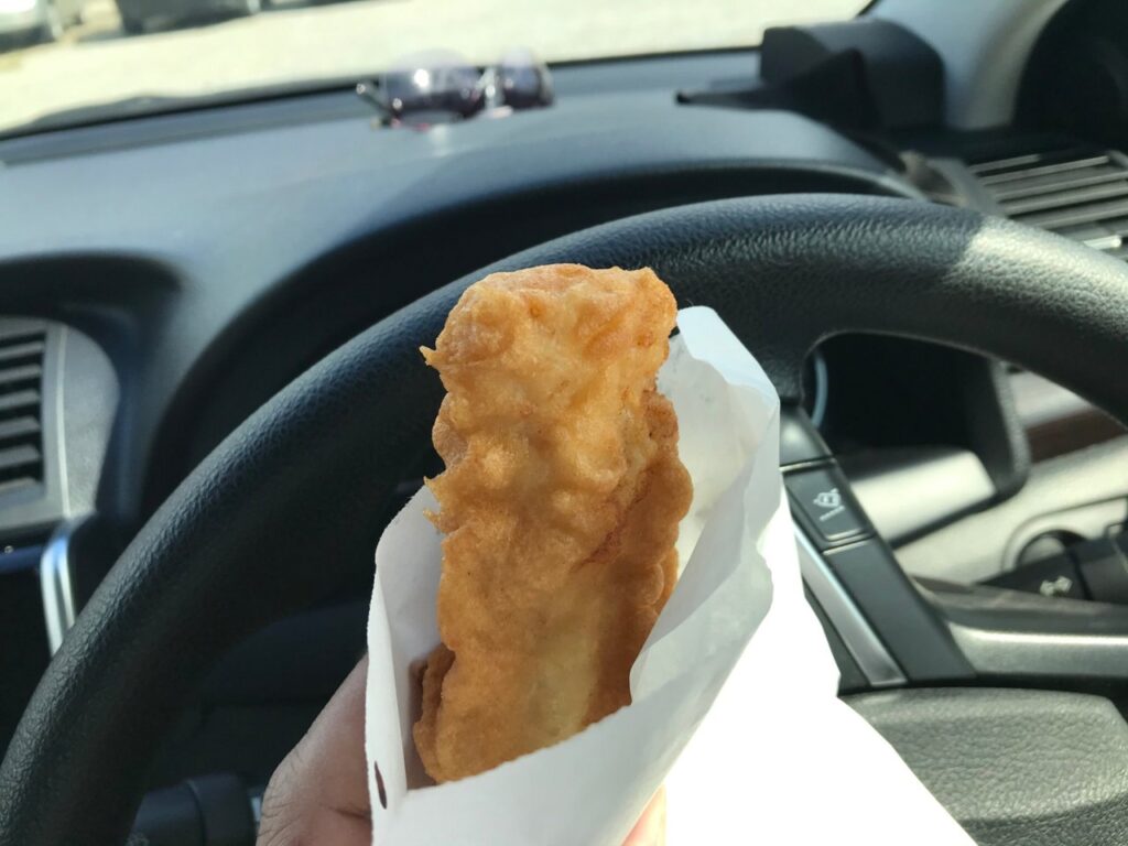 車の中でいただく沖縄の魚天ぷら